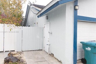 16201 SW 144th Ct in Miami, FL - Building Photo - Building Photo