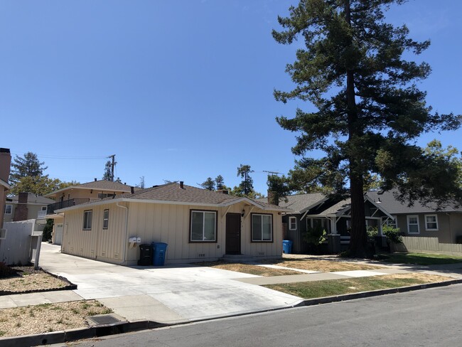 416 Clinton St in Redwood City, CA - Foto de edificio - Building Photo