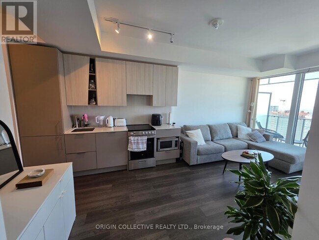 3900 Confederation Pkwy in Mississauga, ON - Building Photo - Building Photo