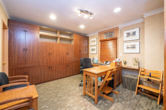 175 E 79th St in New York, NY - Building Photo - Interior Photo