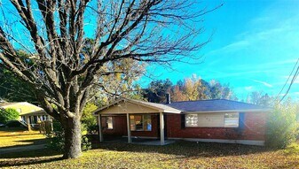 102 White Oak Dr in Prattville, AL - Building Photo