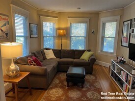 18 Glenland Rd, Unit 1 in Chestnut Hill, MA - Building Photo