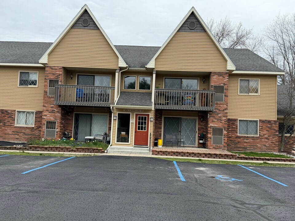 7900 E Cedar Lake Dr in Greenbush, MI - Building Photo