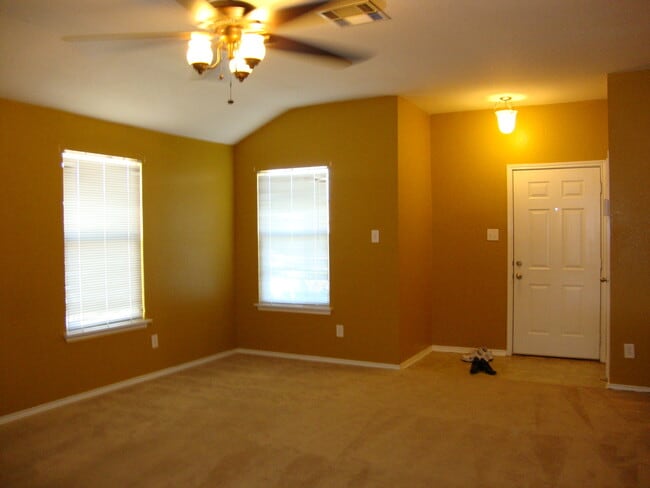 9158 Everton in San Antonio, TX - Building Photo - Building Photo