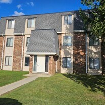 260 E Court of Shorewood in Vernon Hills, IL - Building Photo