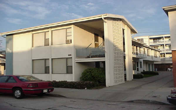 366 Redondo Ave in Long Beach, CA - Foto de edificio - Building Photo