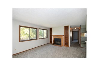 7526 Wedgewood Way N in Osseo, MN - Building Photo - Building Photo