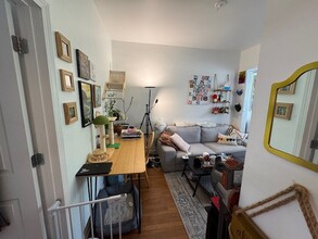 4312 N Clarendon Ave, Unit 1231 in Chicago, IL - Building Photo - Building Photo