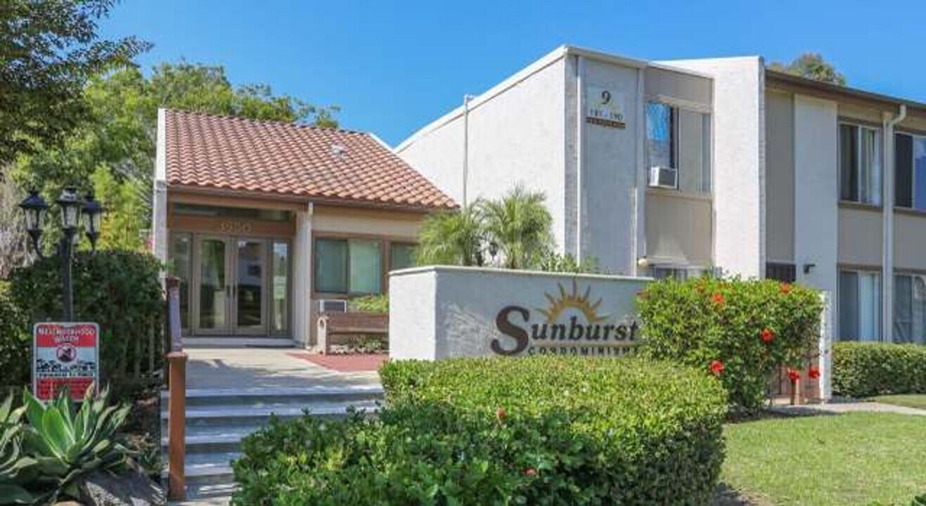 3549 Castle Glen Dr in San Diego, CA - Building Photo