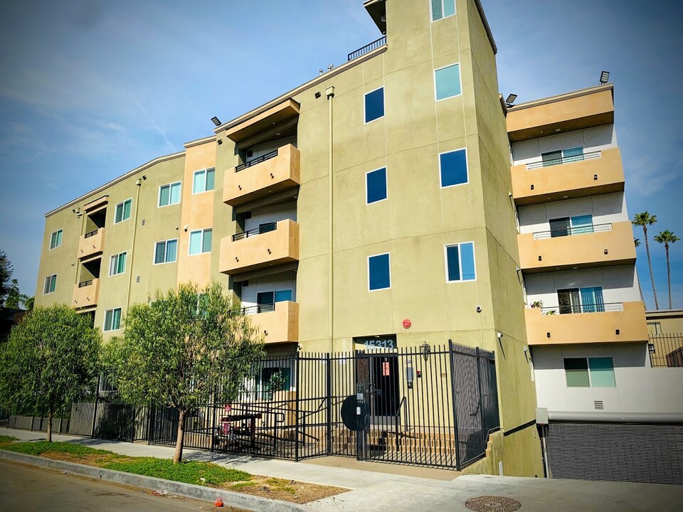 Cabrito Apartments in Van Nuys, CA - Building Photo