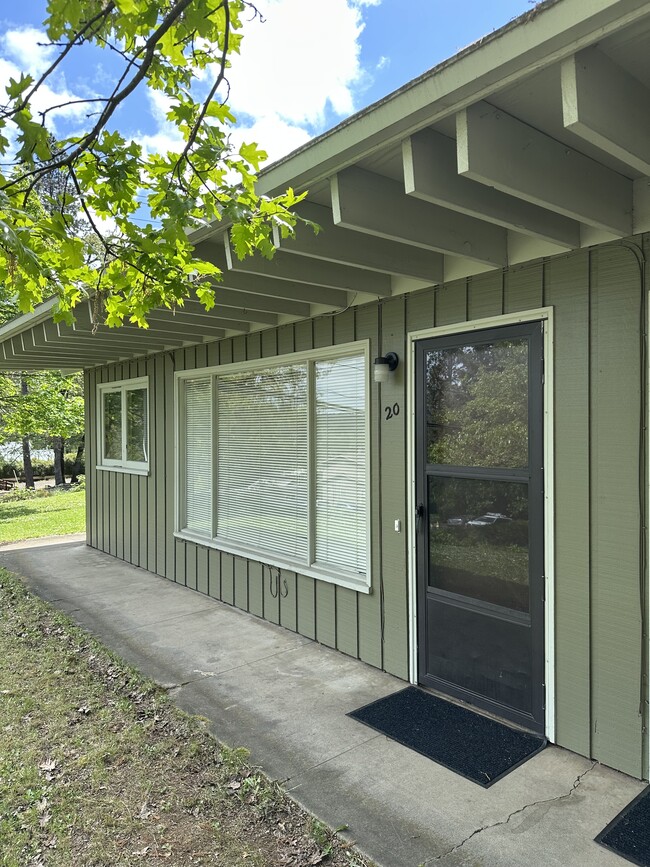 20 W 35th Ave, Unit 20 in Eugene, OR - Foto de edificio - Building Photo