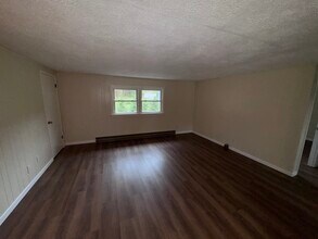 201 Lexington St, Unit 203 in Damascus, VA - Foto de edificio - Building Photo