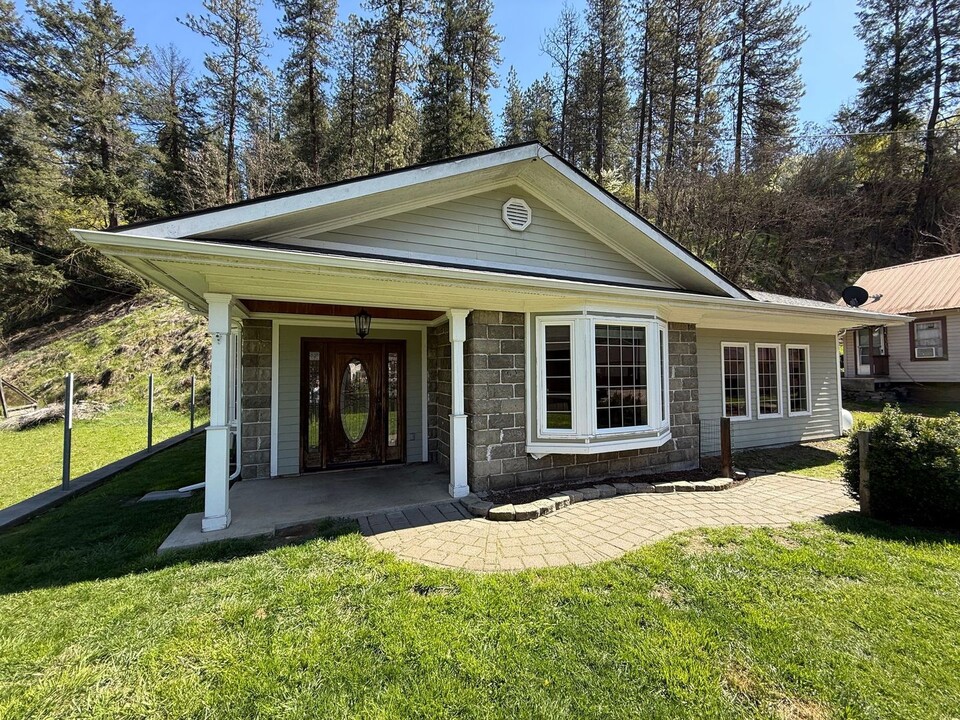 411 Berry Ave in Orofino, ID - Building Photo