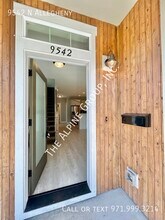 9542 N Allegheny Ave in Portland, OR - Building Photo - Building Photo