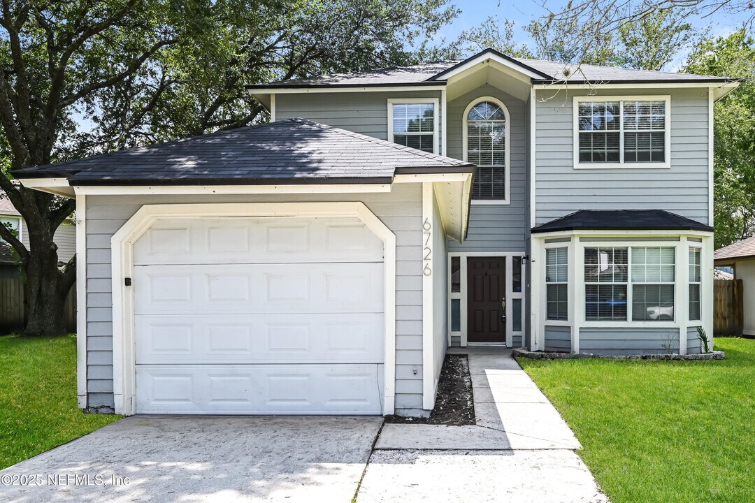 6726 Newgate Cir E in Jacksonville, FL - Building Photo