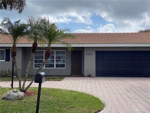 2030 NE 28th St in Lighthouse Point, FL - Building Photo - Building Photo