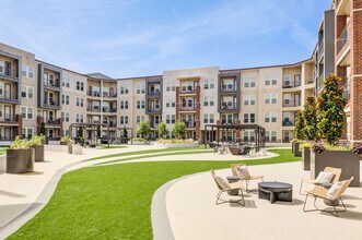 Landmark On Lovers in Dallas, TX - Building Photo - Building Photo