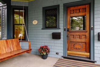 21 Walnut St in Watertown, MA - Foto de edificio - Building Photo