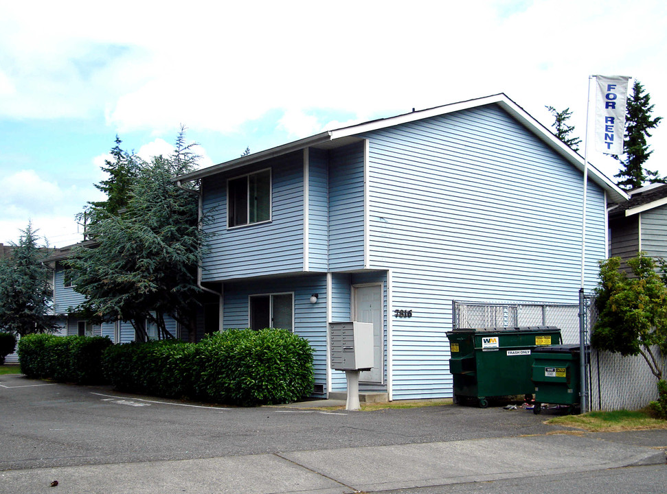 7816 Timber Hill Dr in Everett, WA - Foto de edificio