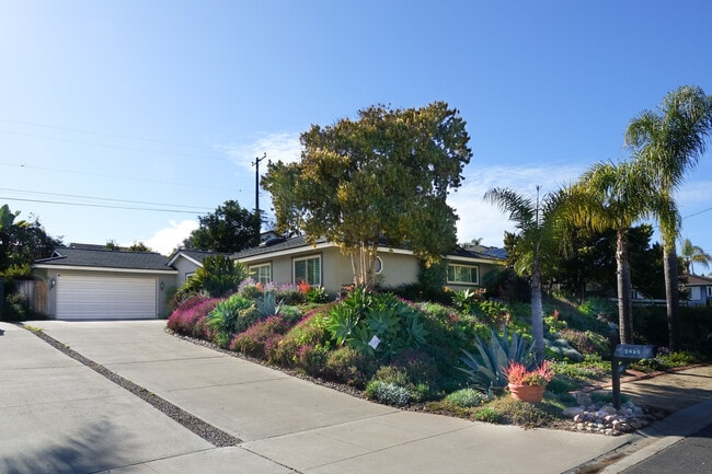 5495 El Arbol Dr in Carlsbad, CA - Building Photo - Building Photo