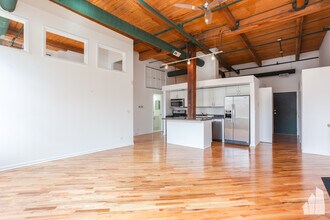 2222 W Diversey Ave, Unit #  0306 in Chicago, IL - Foto de edificio - Building Photo