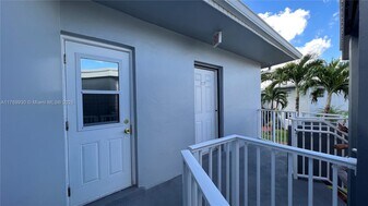 1701 NE Miami Gardens Dr in Miami, FL - Building Photo