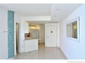 905 Brickell Bay Dr, Unit 1030 in Miami, FL - Building Photo - Building Photo