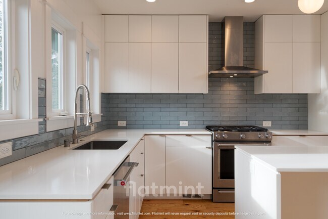 2315 N 56th St in Seattle, WA - Building Photo - Building Photo