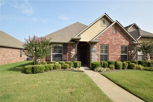 3202 SW Stonepoint Ave in Bentonville, AR - Building Photo