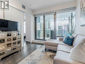 5 St Joseph St in Toronto, ON - Building Photo - Building Photo