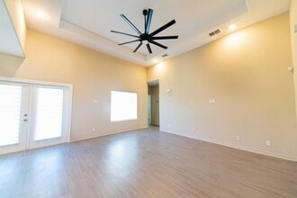 120 Tranquilo Dr in Laredo, TX - Building Photo - Building Photo