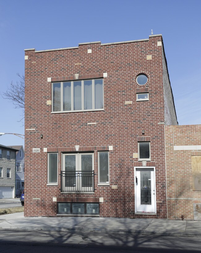 1626 W 35th St