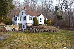 2203 Durham Rd in Madison, CT - Building Photo