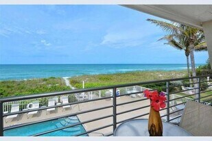 3465 Gulf of Mexico Dr, Unit 223 in Longboat Key, FL - Building Photo