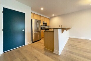 26 New Derby St, Unit 203 in Salem, MA - Building Photo