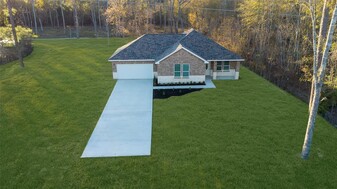 155 County Rd 3372 in Cleveland, TX - Building Photo