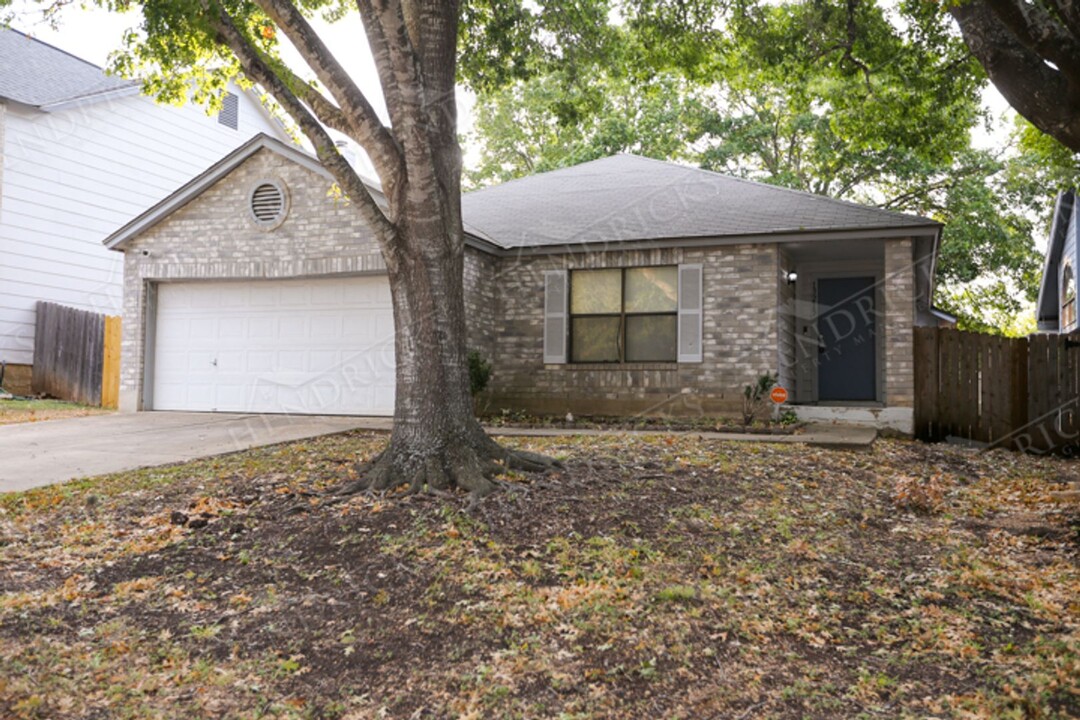 13215 Lost Lake Dr in San Antonio, TX - Building Photo