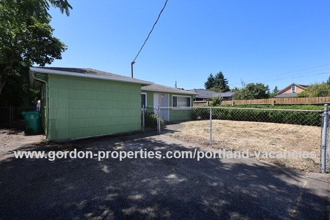 6720 SE Tenino St in Portland, OR - Building Photo - Building Photo