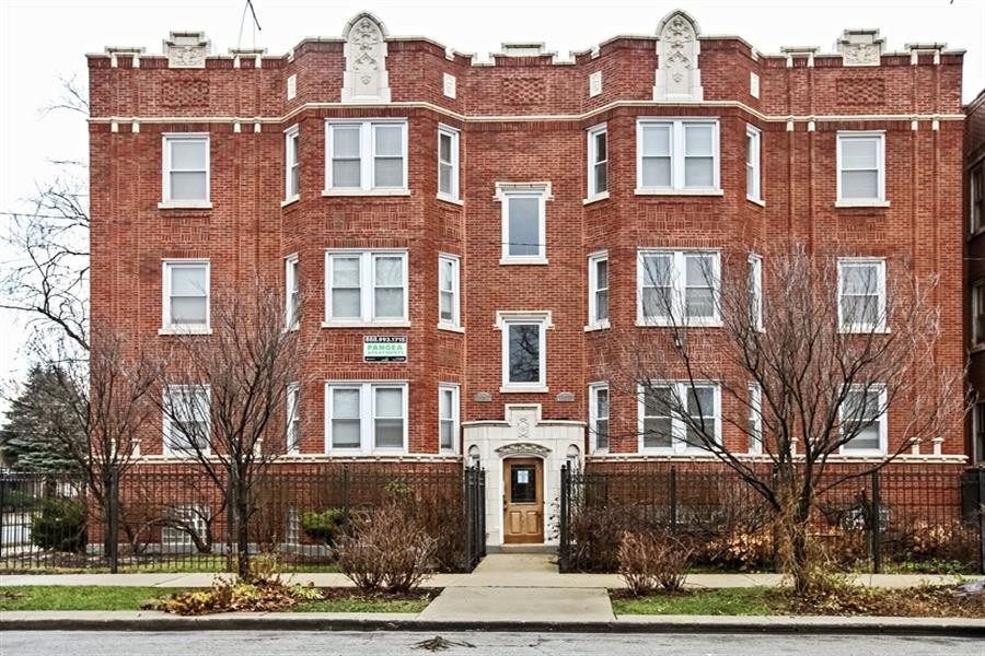 10201 S St Lawrence Ave in Chicago, IL - Foto de edificio