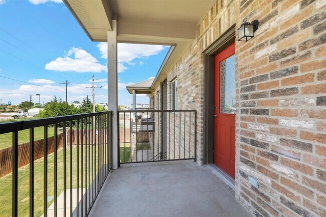 512 E Hazelwood St, Unit B in Princeton, TX - Building Photo - Building Photo