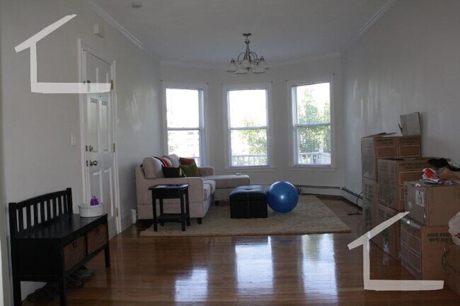 48 Atherton Rd in Brookline, MA - Foto de edificio - Building Photo