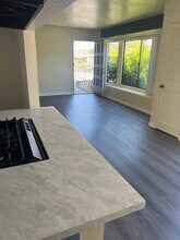 142 14th St, Unit B in Seal Beach, CA - Building Photo - Building Photo