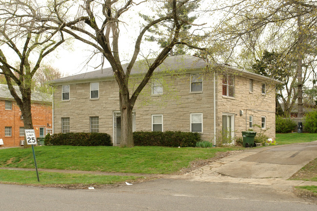 2405 Hermitage Way in Louisville, KY - Building Photo - Building Photo