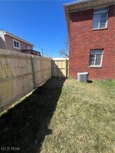 463 Treeside Dr in Akron, OH - Building Photo - Building Photo