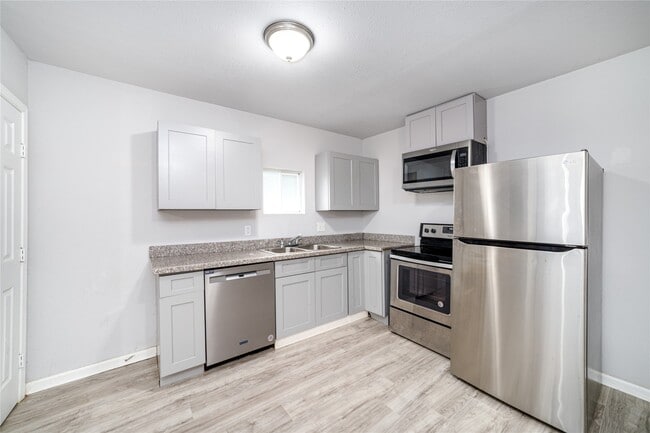 1309 Jefferson St in Baytown, TX - Building Photo - Building Photo