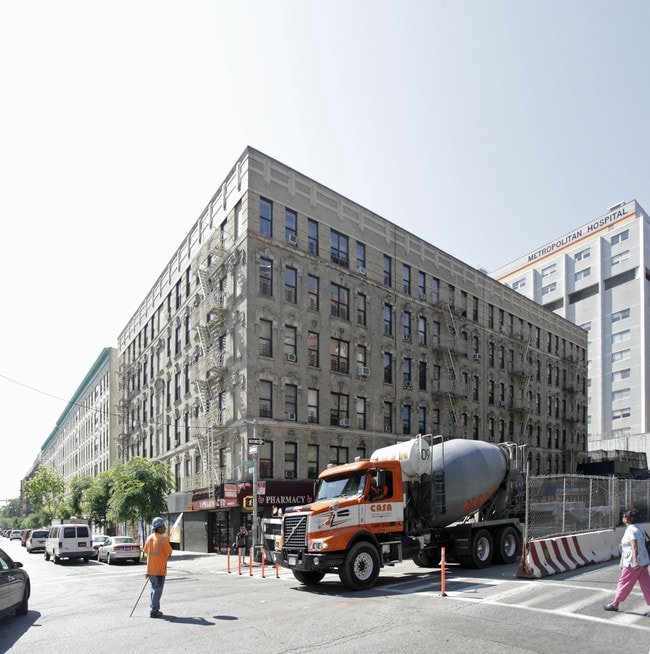 304 E 100th St in New York, NY - Building Photo - Building Photo