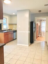 62 Woods Ave, Unit 2 in Somerville, MA - Foto de edificio - Building Photo