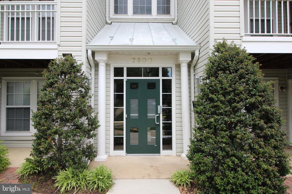 7500 Calderon Ct in Alexandria, VA - Building Photo