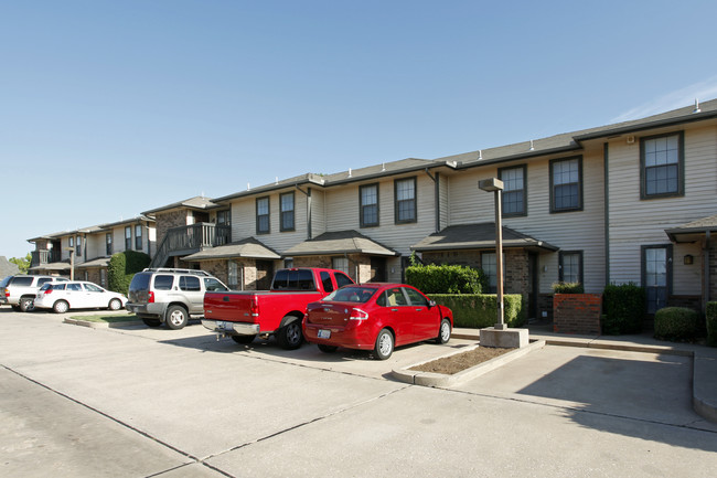 Rambling Oaks Condominiums