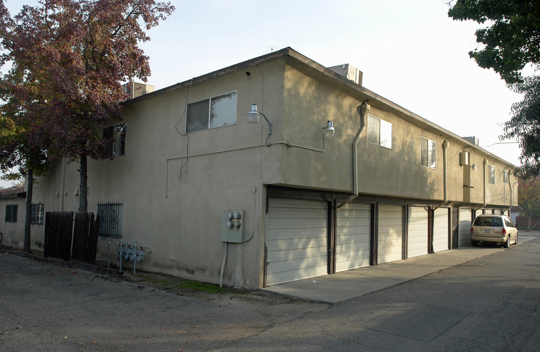 428 E Shields Ave in Fresno, CA - Building Photo